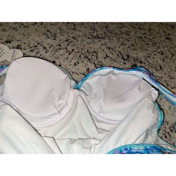 COCO REEF Contours Solitare V-Neck Underwire Tummy-Control One-Piece Swimsuit - Picture 7 of 9